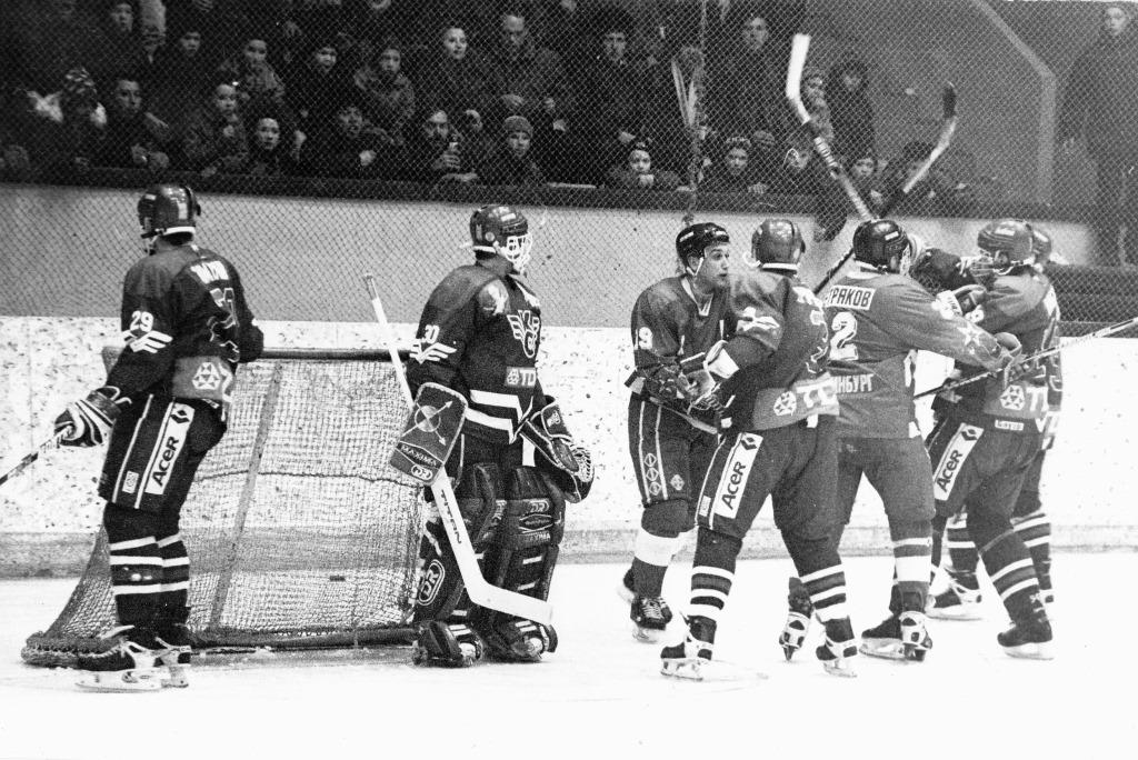 Автомобилист 96. Автомобилист 96. Автомобилист 96. Хоккей автомобилист. Барыс автомобилист.