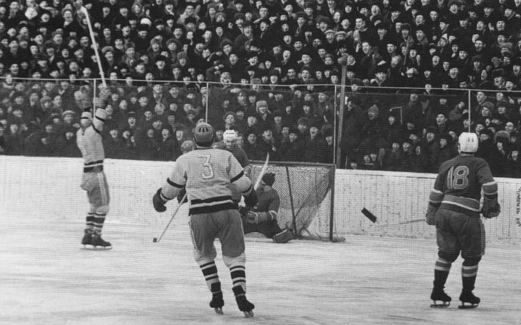 Хоккей 1971 чемпионат. 1971 Хоккей. СССР Спутник в 1990. Торпедо Горький хоккей история.